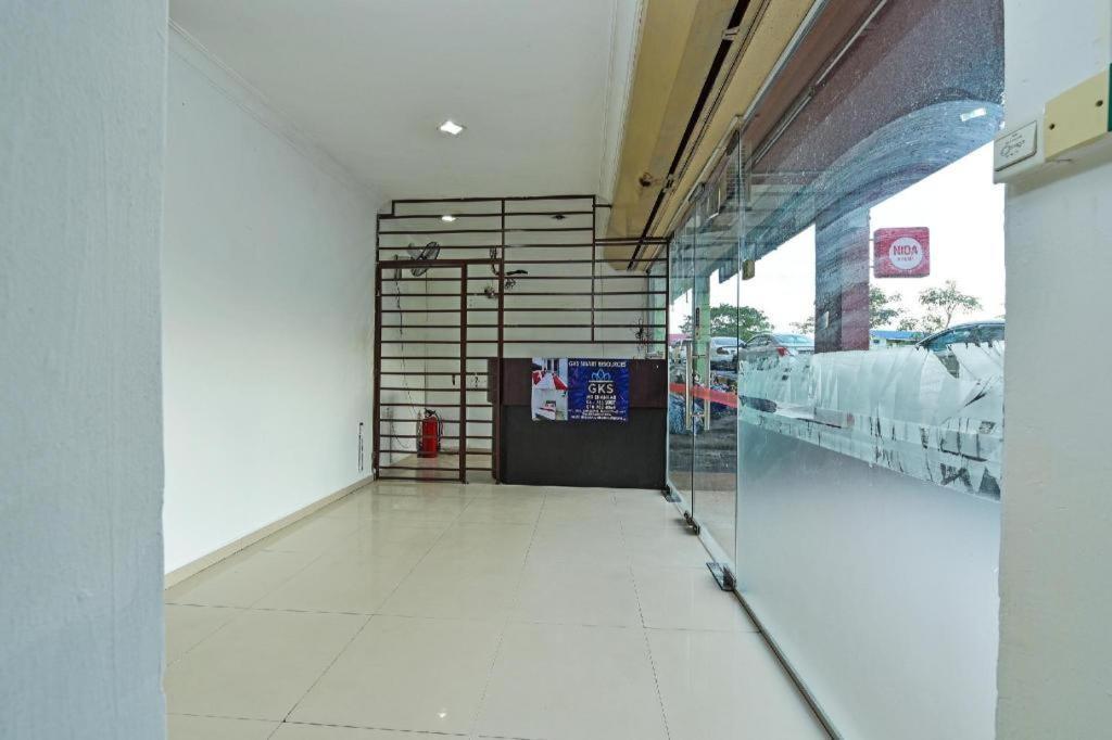 Oyo 90892 L&E Hotel Seremban Exterior photo