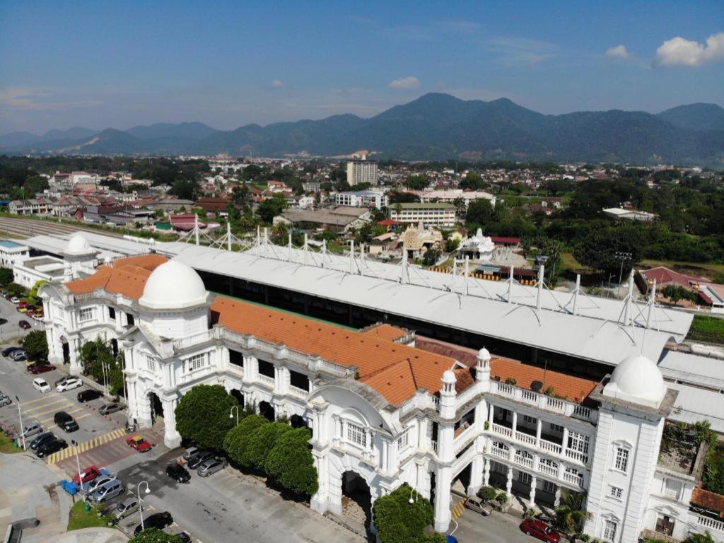 Oyo 90892 L&E Hotel Seremban Exterior photo